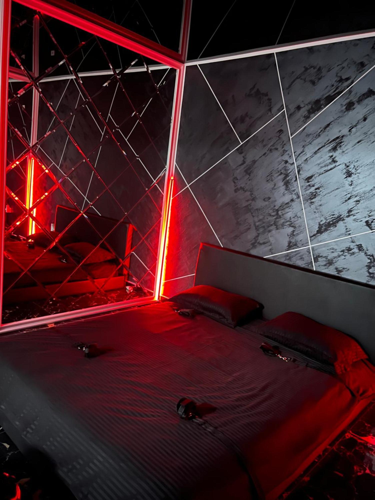 Adult Only Fantasy Room Bukarest Eksteriør billede