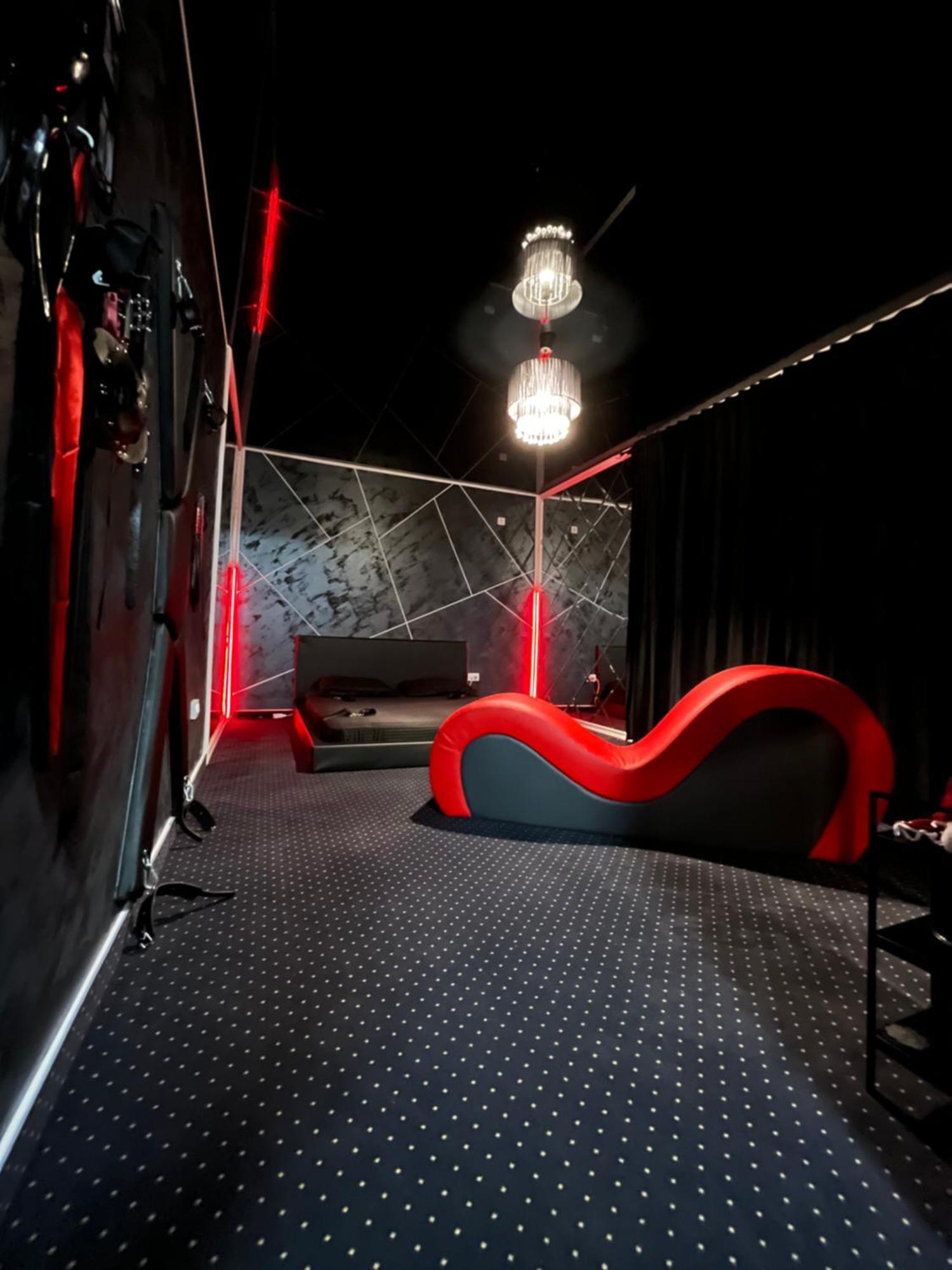 Adult Only Fantasy Room Bukarest Eksteriør billede